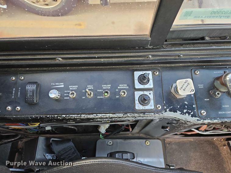 image for item ES2990 2009 Gillig shuttle bus