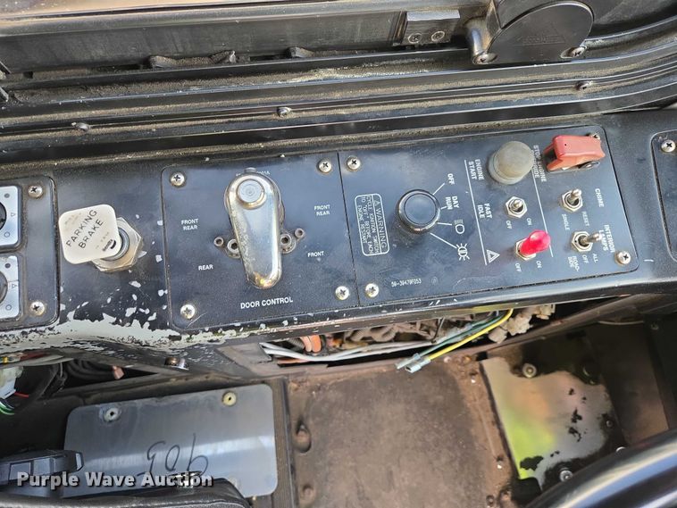 image for item ES2990 2009 Gillig shuttle bus