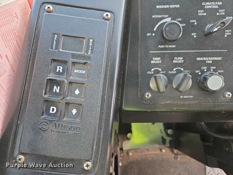 image for item ES2990 2009 Gillig shuttle bus