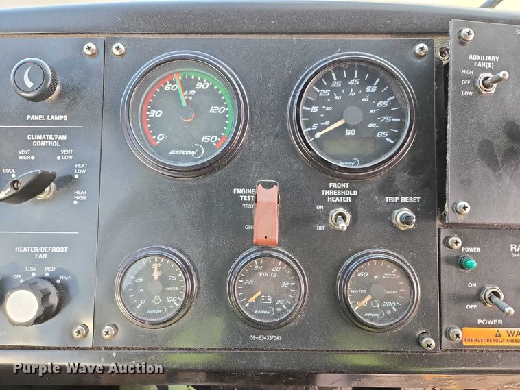 image for item ES2990 2009 Gillig shuttle bus