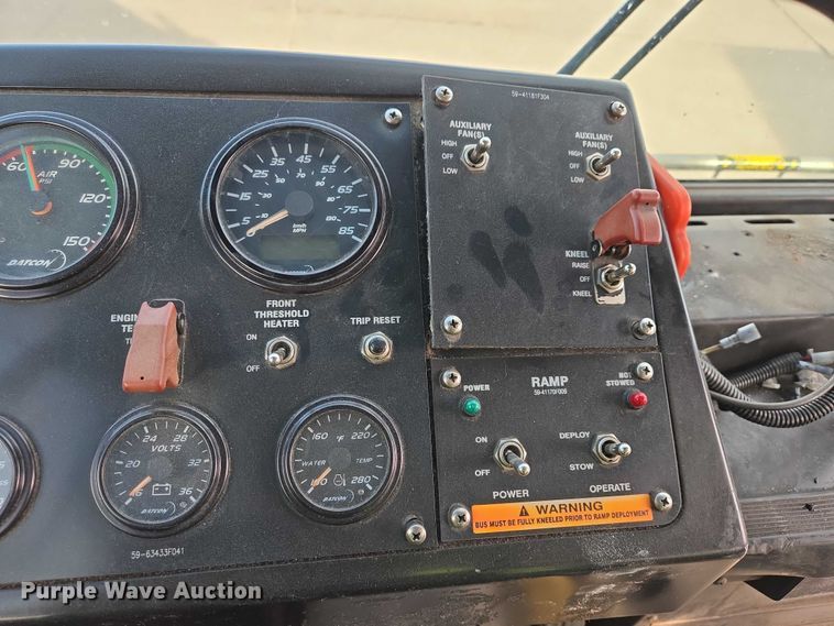 image for item ES2990 2009 Gillig shuttle bus