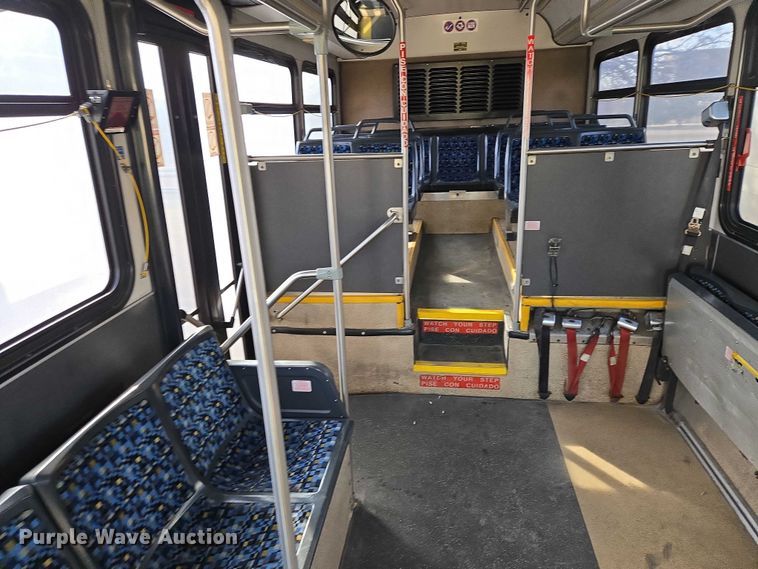 image for item ES2990 2009 Gillig shuttle bus