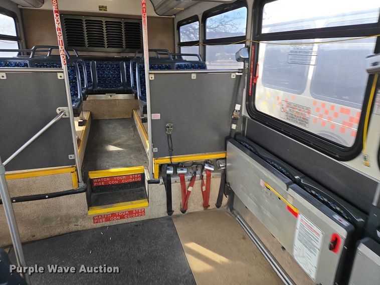 image for item ES2990 2009 Gillig shuttle bus