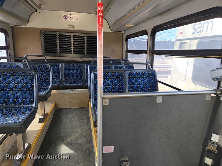 image for item ES2990 2009 Gillig shuttle bus