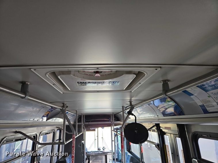 image for item ES2990 2009 Gillig shuttle bus