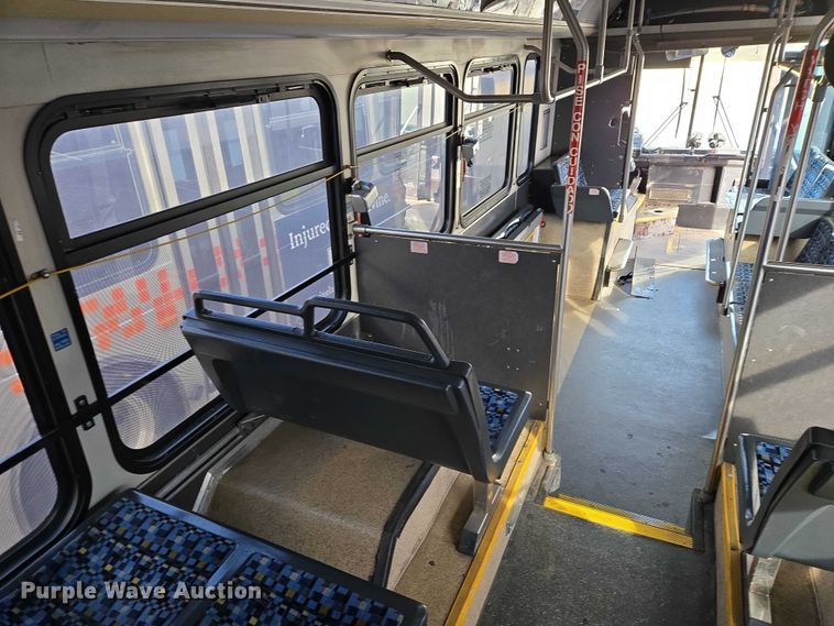 image for item ES2990 2009 Gillig shuttle bus