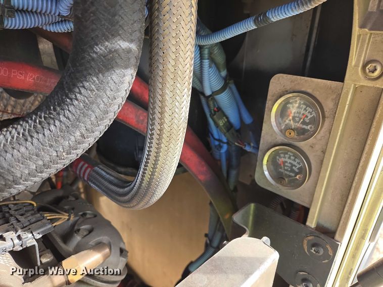 image for item ES2990 2009 Gillig shuttle bus