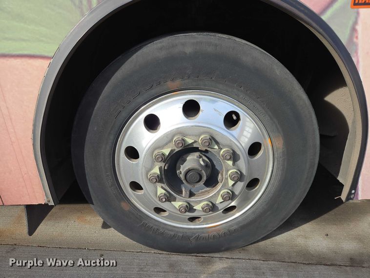 image for item ES2990 2009 Gillig shuttle bus