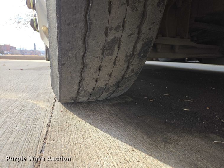 image for item ES2990 2009 Gillig shuttle bus