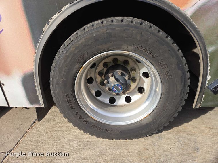 image for item ES2990 2009 Gillig shuttle bus