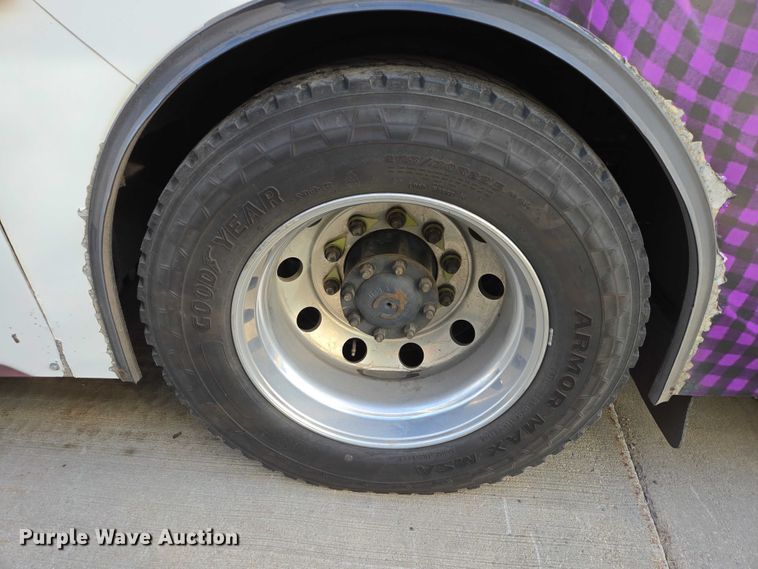 image for item ES2990 2009 Gillig shuttle bus