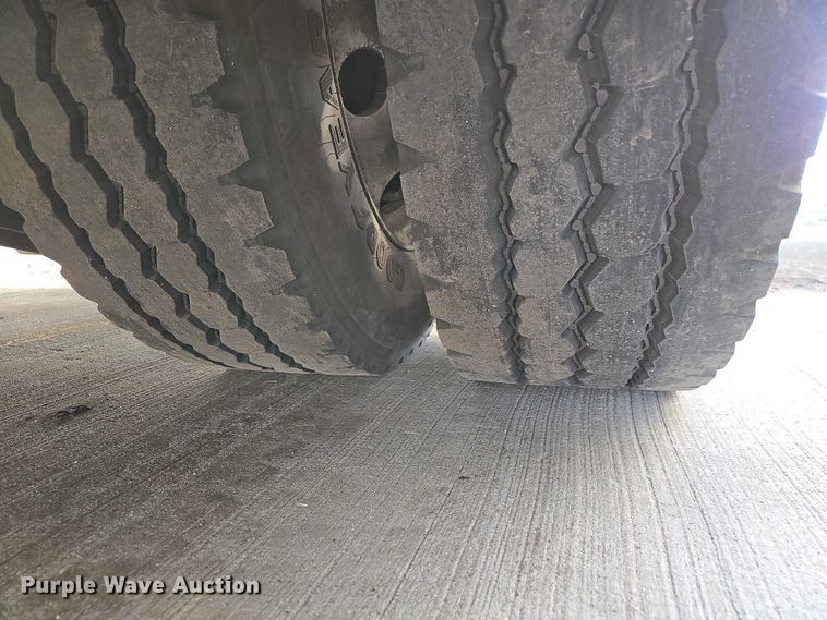 image for item ES2990 2009 Gillig shuttle bus