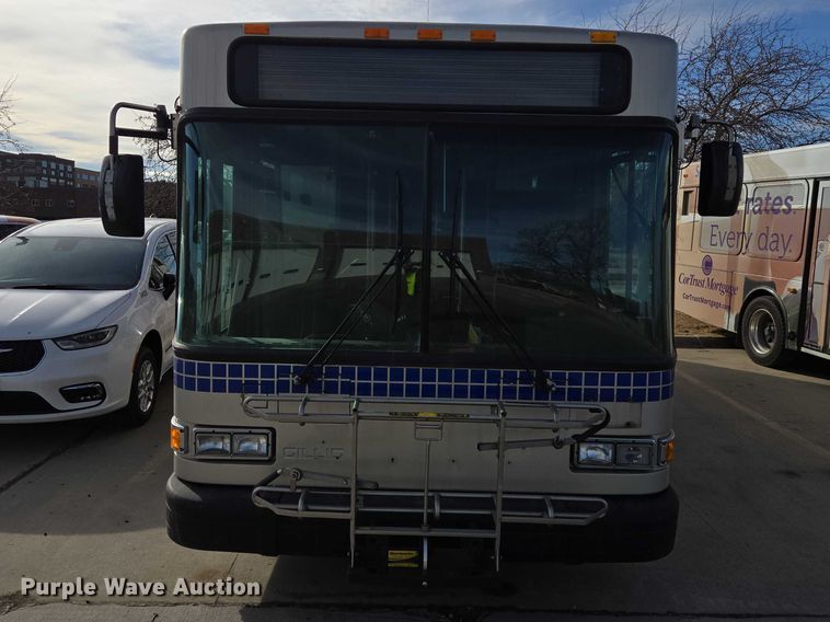 image for item ES2991 2009 Gillig shuttle bus