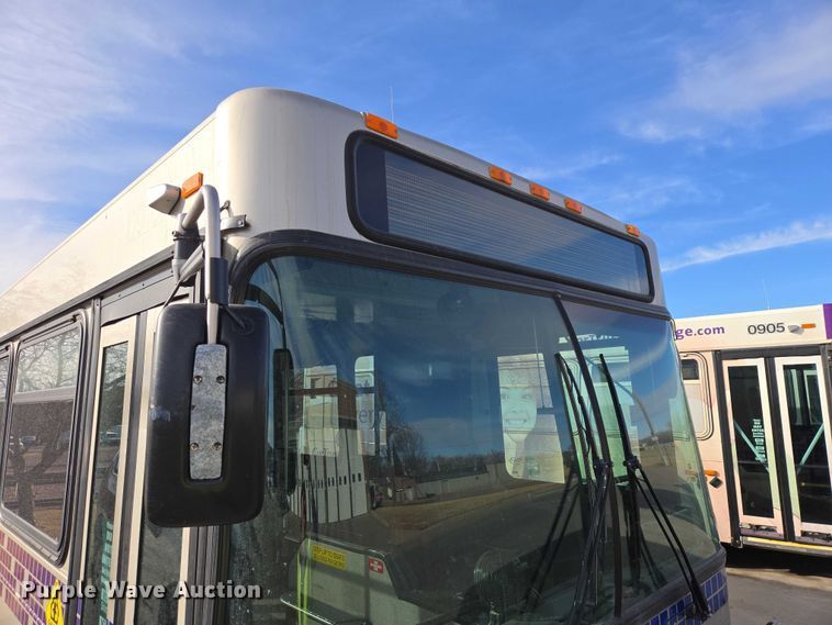 image for item ES2991 2009 Gillig shuttle bus