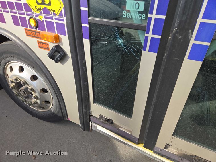 image for item ES2991 2009 Gillig shuttle bus