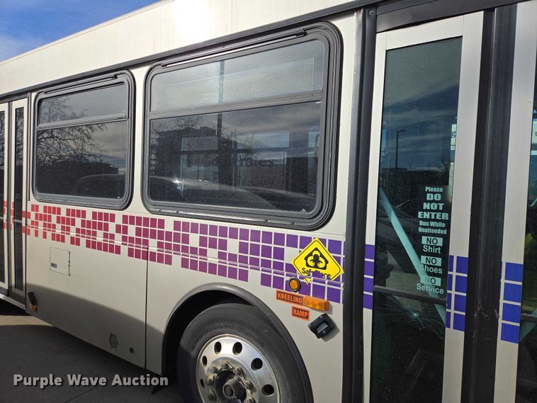 image for item ES2991 2009 Gillig shuttle bus