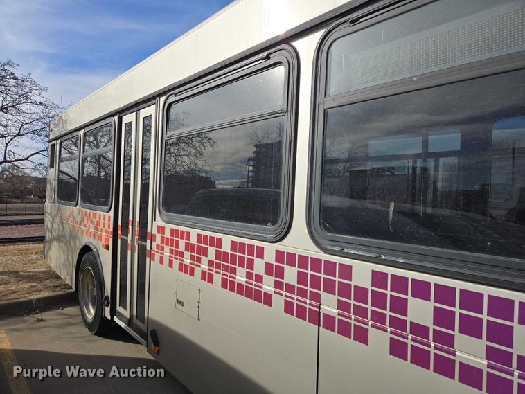 image for item ES2991 2009 Gillig shuttle bus