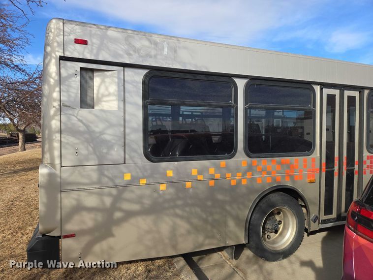 image for item ES2991 2009 Gillig shuttle bus