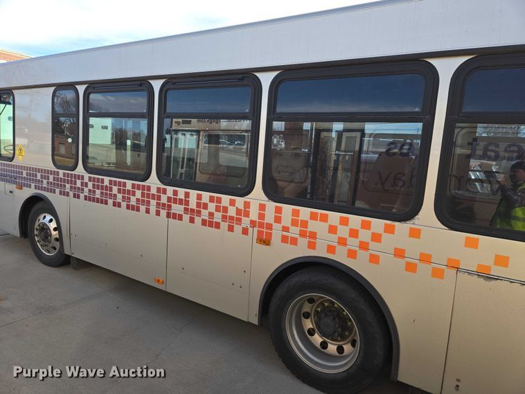 image for item ES2991 2009 Gillig shuttle bus