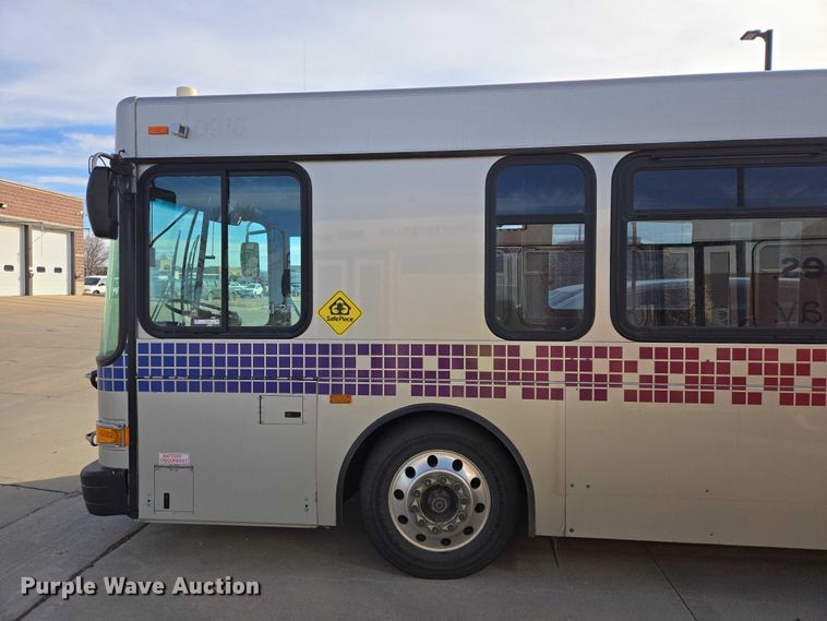 image for item ES2991 2009 Gillig shuttle bus