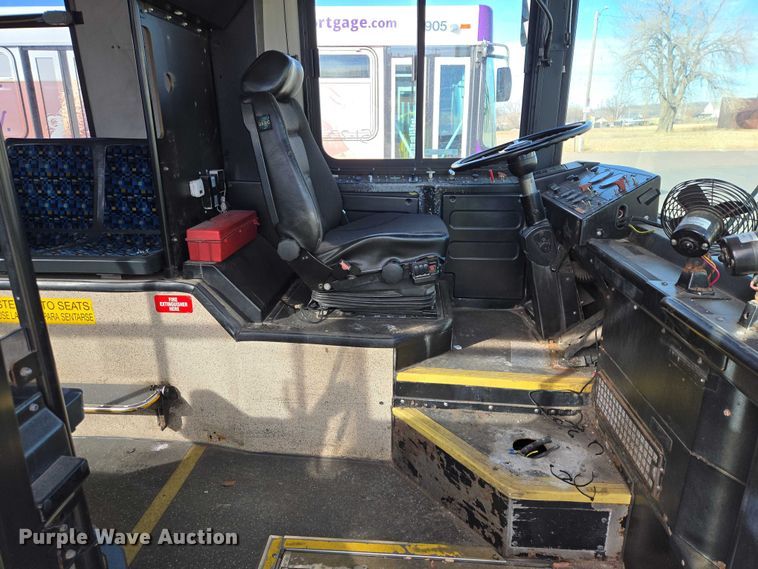 image for item ES2991 2009 Gillig shuttle bus