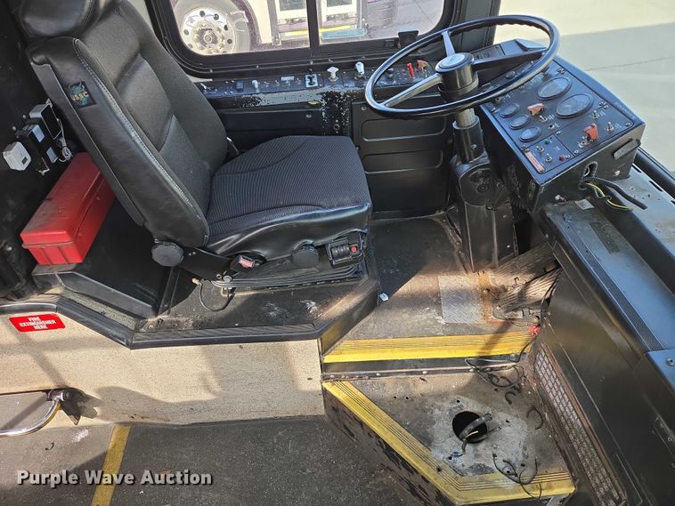 image for item ES2991 2009 Gillig shuttle bus