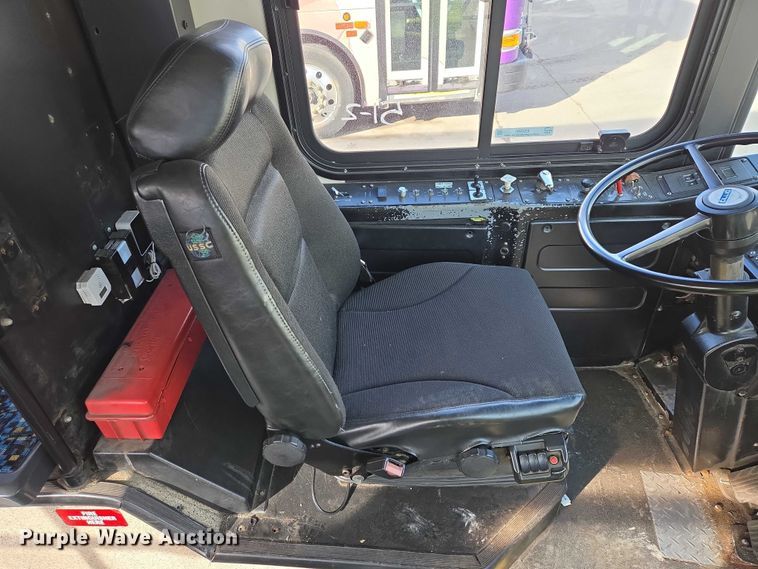 image for item ES2991 2009 Gillig shuttle bus