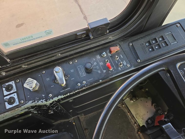 image for item ES2991 2009 Gillig shuttle bus