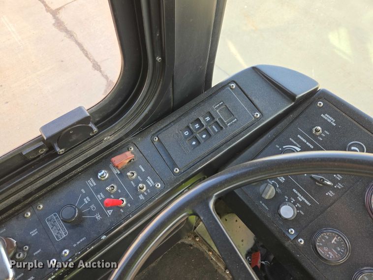 image for item ES2991 2009 Gillig shuttle bus