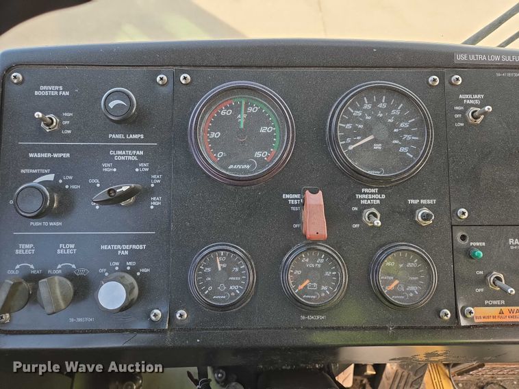 image for item ES2991 2009 Gillig shuttle bus