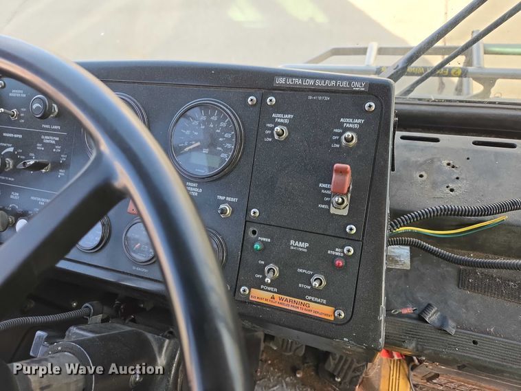 image for item ES2991 2009 Gillig shuttle bus