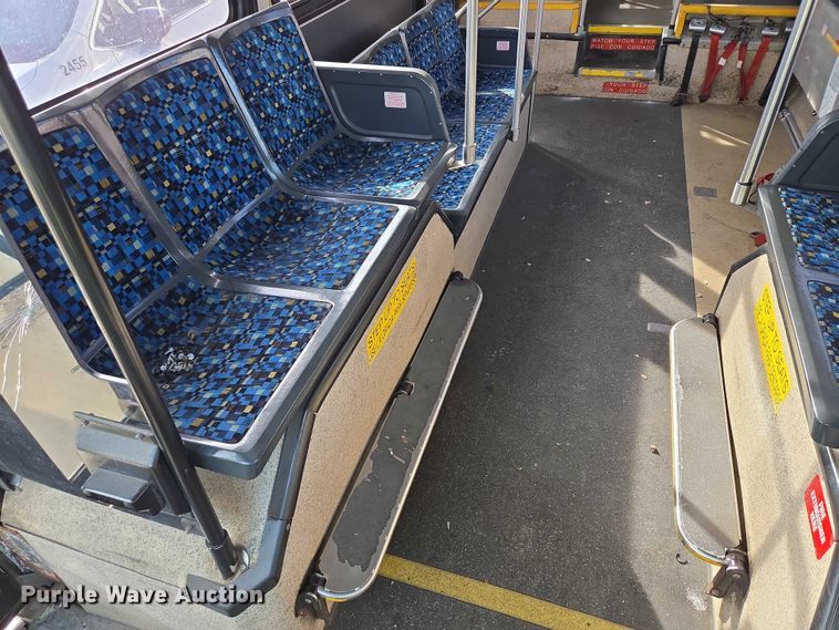 image for item ES2991 2009 Gillig shuttle bus