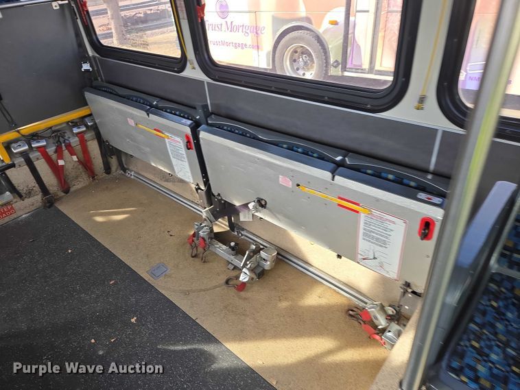 image for item ES2991 2009 Gillig shuttle bus