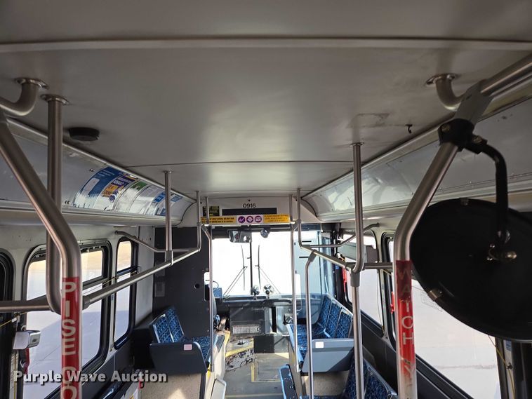 image for item ES2991 2009 Gillig shuttle bus