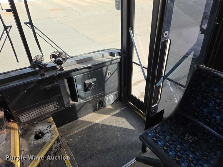 image for item ES2991 2009 Gillig shuttle bus