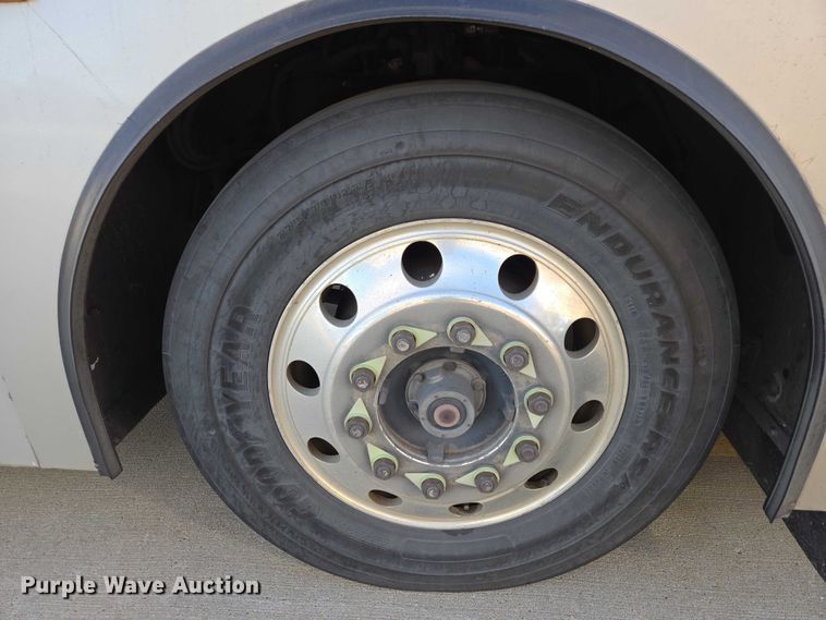 image for item ES2991 2009 Gillig shuttle bus