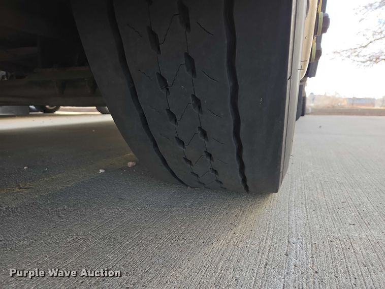 image for item ES2991 2009 Gillig shuttle bus