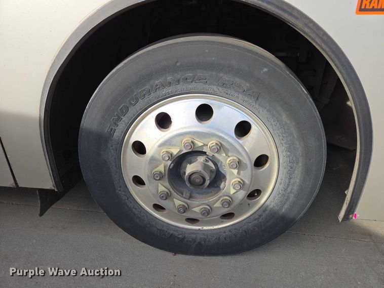 image for item ES2991 2009 Gillig shuttle bus