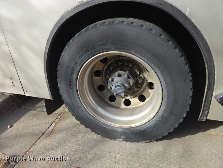 image for item ES2991 2009 Gillig shuttle bus