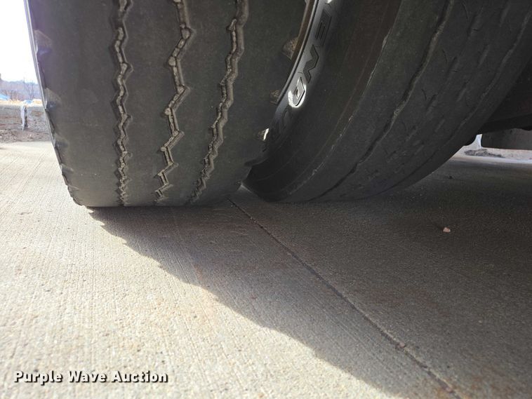 image for item ES2991 2009 Gillig shuttle bus