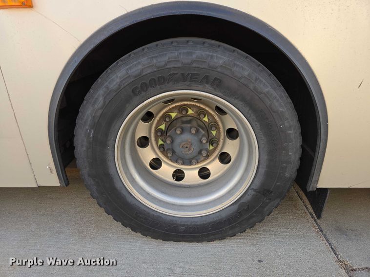 image for item ES2991 2009 Gillig shuttle bus