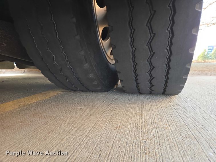 image for item ES2991 2009 Gillig shuttle bus