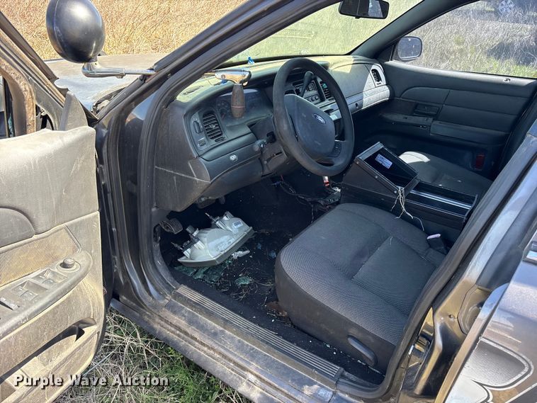 image for item ES8703 2010 Ford Crown Victoria Police Interceptor 