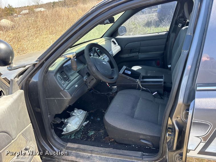 image for item ES8703 2010 Ford Crown Victoria Police Interceptor 