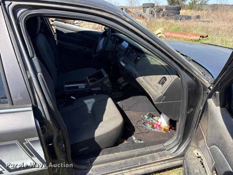 image for item ES8703 2010 Ford Crown Victoria Police Interceptor 