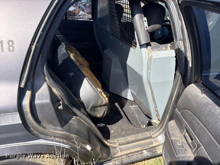 image for item ES8703 2010 Ford Crown Victoria Police Interceptor 