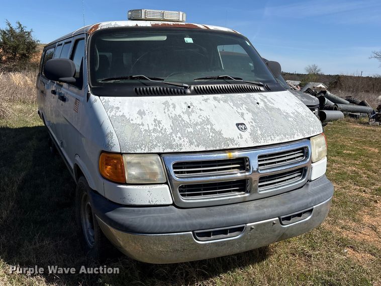 image for item ES8704 2002 Dodge Ram Wagon B3500 van