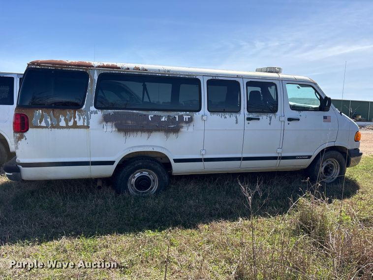 image for item ES8704 2002 Dodge Ram Wagon B3500 van