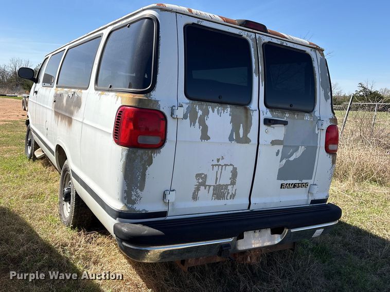 image for item ES8704 2002 Dodge Ram Wagon B3500 van