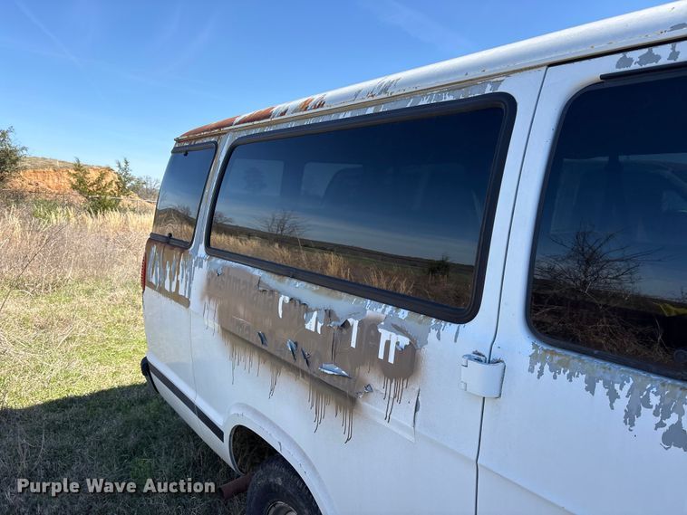 image for item ES8704 2002 Dodge Ram Wagon B3500 van